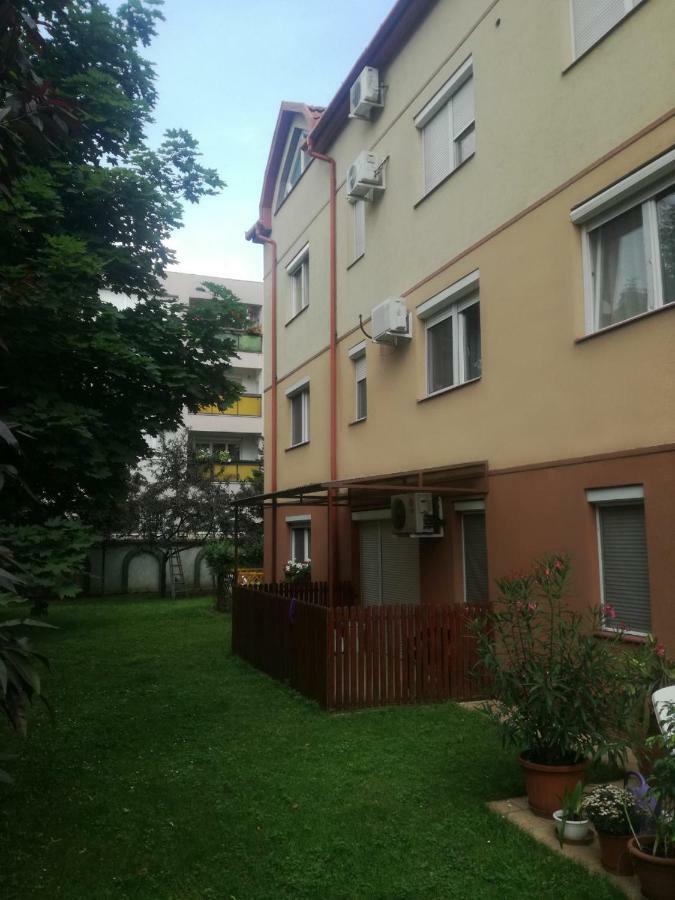 Rose Apartman Debrecen Buitenkant foto